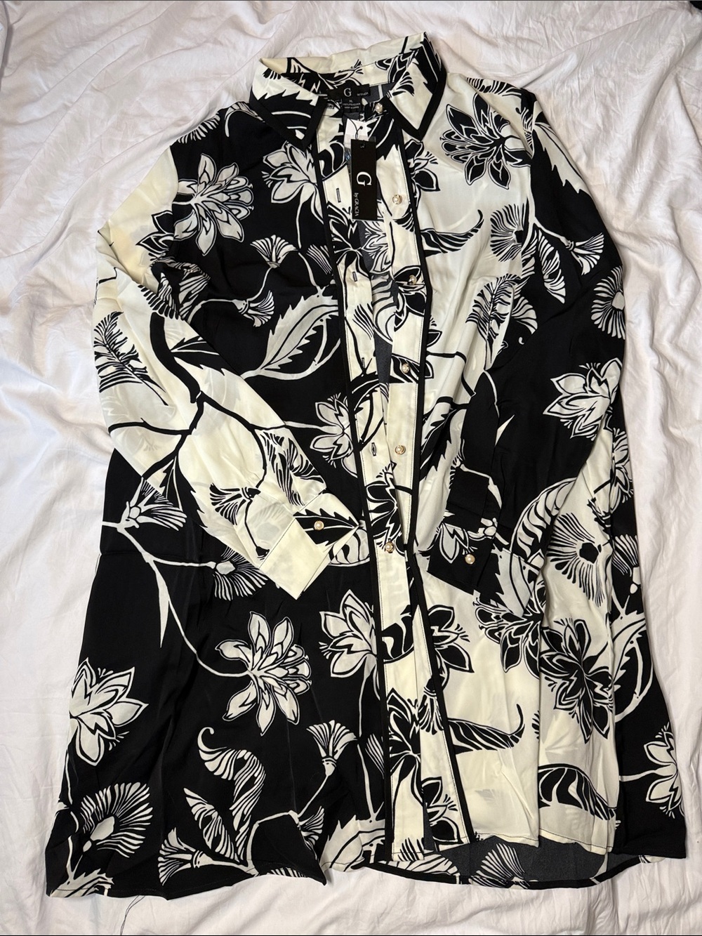 Gracia Black & White Floral Collared Blouse